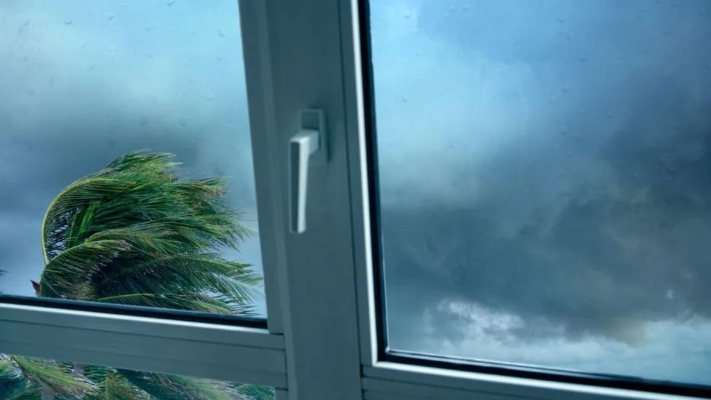 Weather-Resistant and Strong: The Advantages of Aluminium and uPVC Windows
